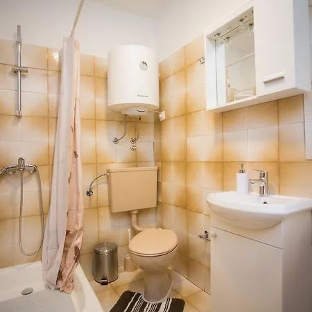 Castello Apartment *